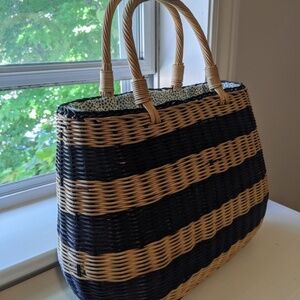 The perfect summer basket bag - French girl style! Closes at top!!